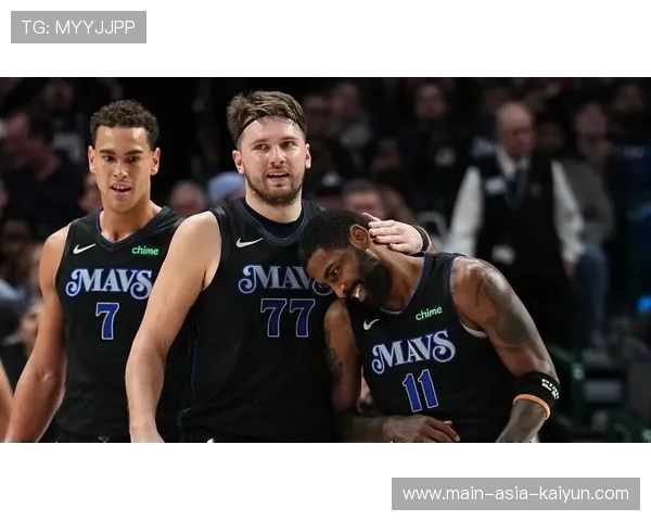 东契奇背后传球助攻,独行侠团队配合流畅 东契奇背后传球助攻,独行侠团队配合流畅